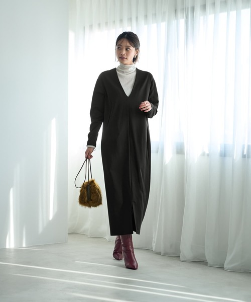 STYLE DELI(スタイルデリ)の「【Made in JAPAN】シルキーポンチ深Vワンピース(ワンピース・レディース・ブラック/ライトグレー/ブラウン・SMALL/MEDIUM)」の14枚目の写真