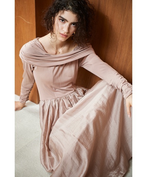 Estella.K(エステラケー)の「Della Belted Long Dress カット&クロスロングドレス(ワンピース・レディース・ブラック/ベージュ系・FREE)」の21枚目の写真