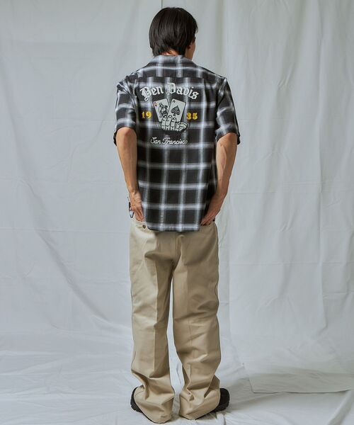 BEN DAVIS(ベンデイビス)の「【BEN DAVIS(ベンデイビス)】CARDS EMB PLAID O/C SHIRT / チェック シャツ ワーク 半袖 刺繍 オープンカラー(シャツ/ブラウス・メンズ・ブルー/ブラック・MEDIUM/LARGE/X-LARGE)」の4枚目の写真