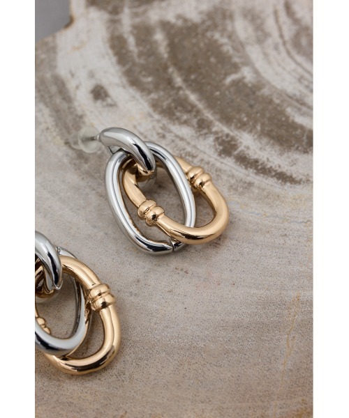 AZUL by moussy(アズールバイマウジー)の「ダブルリングピアス(ピアス(両耳用)・レディース・マルチ・FREE)」の5枚目の写真
