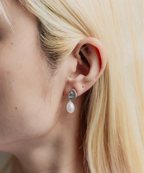 loni(ロニ)の「SV925 Heart Pearl Pierce(ピアス(両耳用)・レディース・シルバー・FREE)」の8枚目の写真