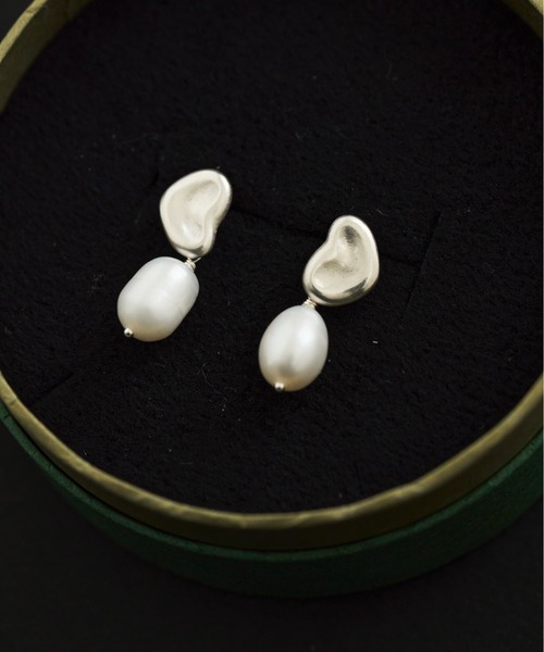 loni(ロニ)の「SV925 Heart Pearl Pierce(ピアス(両耳用)・レディース・シルバー・FREE)」の2枚目の写真