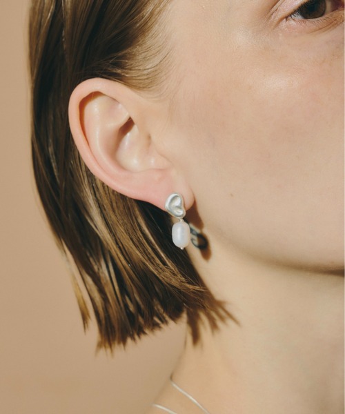loni(ロニ)の「SV925 Heart Pearl Pierce(ピアス(両耳用)・レディース・シルバー・FREE)」の6枚目の写真