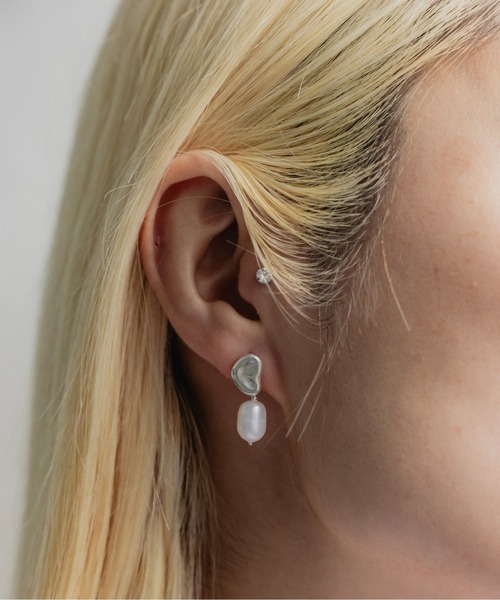 loni(ロニ)の「SV925 Heart Pearl Pierce(ピアス(両耳用)・レディース・シルバー・FREE)」の14枚目の写真
