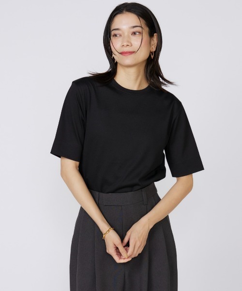 INED（イネド）の「【接触冷感】サイドスリットデザインTシャツ（Tシャツ/カットソー・レディース・グリーン/ブラック/グレー系その他/ホワイト・9号/11号）」の2枚目の写真