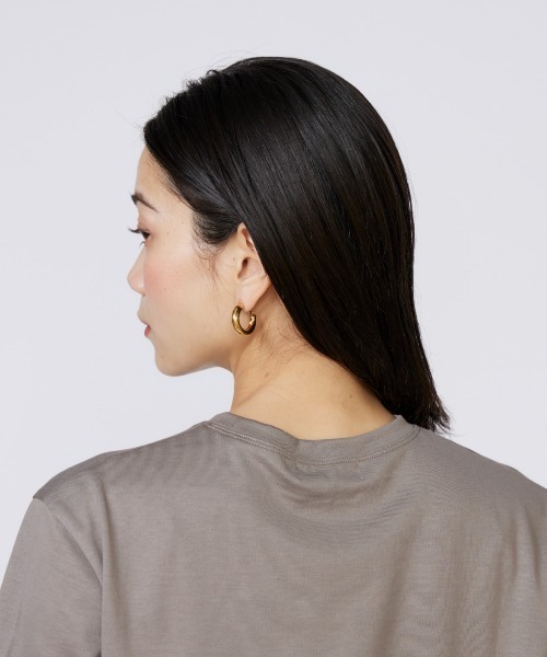 INED（イネド）の「【接触冷感】サイドスリットデザインTシャツ（Tシャツ/カットソー・レディース・グリーン/ブラック/グレー系その他/ホワイト・9号/11号）」の11枚目の写真