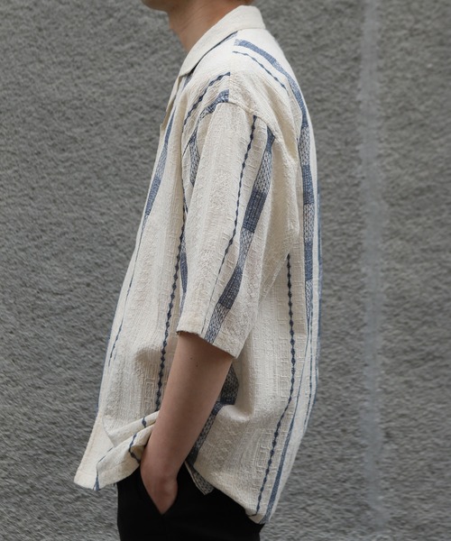 MEN'S BIGI（メンズビギ）の「総柄刺繍オープンカラー半袖シャツ（シャツ/ブラウス・メンズ・ホワイト・03/02）」の2枚目の写真