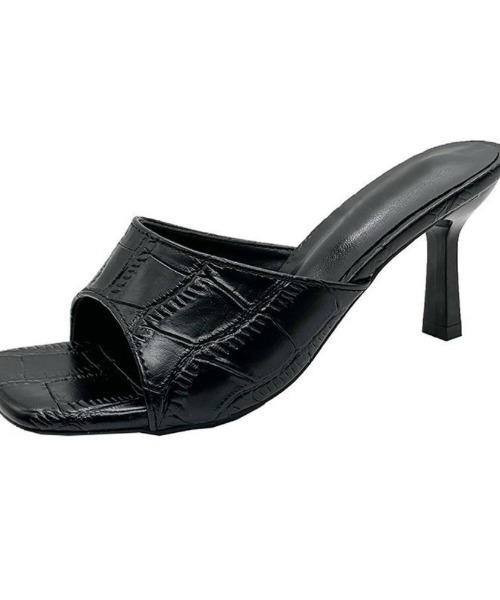 Forcement(フォースメント)の「クロコレザー調ミュールパンプス(サンダル・レディース・ホワイト/ブラック・22.5cm/23cm/23.5cm/24cm/24.5cm/25cm)」の5枚目の写真