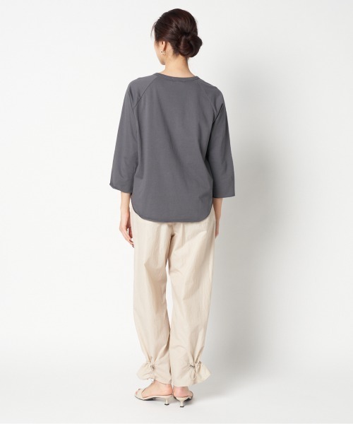 HELIOPOLE（エリオポール）の「LOGO RAGLAN SLEEVE TEE（Tシャツ/カットソー・レディース・ピンク/チャコールグレー/アイボリー・38）」の8枚目の写真
