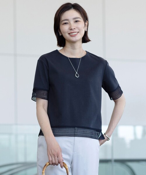 J.PRESS(ジェイプレス)の「【洗える】スムースジャージー レース カットソー(Tシャツ/カットソー・レディース・ホワイト系/イエロー系/ピンク系/ネイビー系/サックスブルー系・T13/T15)」の3枚目の写真