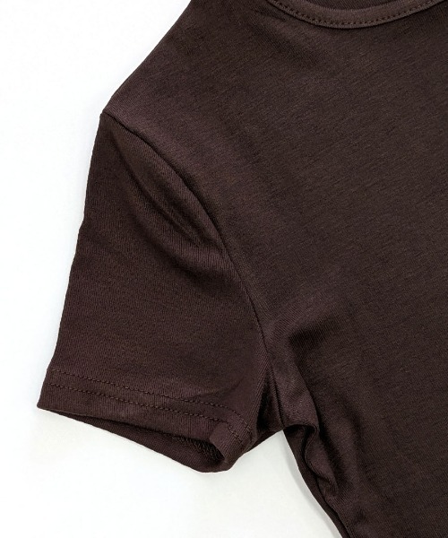 REMUR(レミュール)の「ショート丈半袖Tシャツ(Tシャツ/カットソー・レディース・ブラック/ネイビー/ブラウン/グレー・FREE)」の6枚目の写真