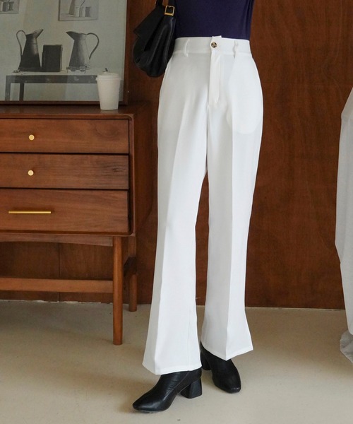 urge:(アージコロン )の「【URGE:】シルエットフレア スリット パンツ(スラックス・レディース・アイボリー/ブラック/ライトベージュ/チャコールグレー/ブラウン/ミント・MEDIUM/LARGE/SMALL)」の2枚目の写真