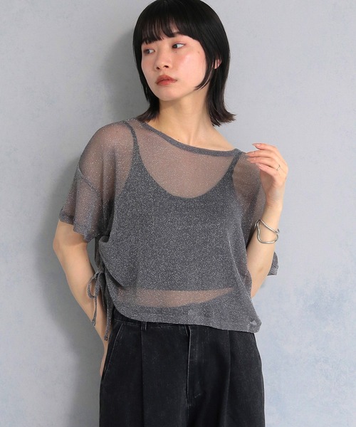 cheriella(シェリエラ)の「【cheriella】ソフトラメ サイドストリングデザインシアートップス SOFT LAME SIDE STRING DESIGN SHEER TOPS(Tシャツ/カットソー・レディース・チャコールグレー/ブラック/アイボリー/ブルーグリーン・M)」の1枚目の写真
