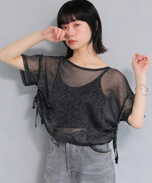 cheriella(シェリエラ)の「【cheriella】ソフトラメ サイドストリングデザインシアートップス SOFT LAME SIDE STRING DESIGN SHEER TOPS(Tシャツ/カットソー・レディース・チャコールグレー/ブラック/アイボリー/ブルーグリーン・M)」の3枚目の写真