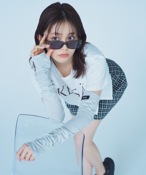 SNIDEL(スナイデル)の「UVカットアームカバー/ウォッシャブル(その他ヘアアクセサリー・レディース・ホワイト/ダークブラウン/シルバー・FREE)」の3枚目の写真