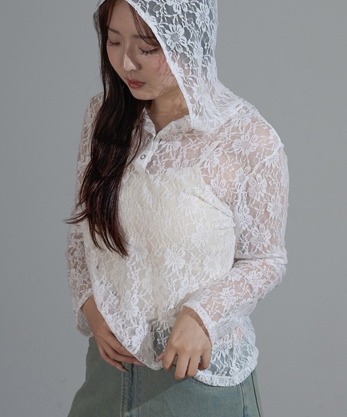 apres jour mignon(アプレジュールミニョン)の「レースフーディートップス【ZOZOTOWN限定アイテム】(その他トップス・レディース・オフホワイト/ブラウン系その他/ブラック・X-LARGE/フリー)」の4枚目の写真