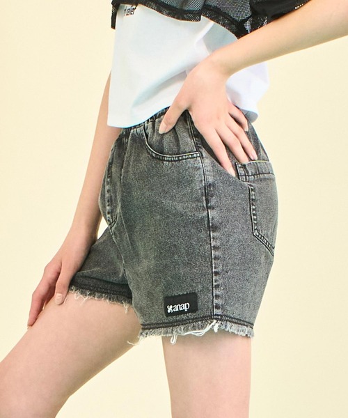 ANAP GiRL(アナップガール)の「ポケットハートフリンジイージーショートパンツ(デニムパンツ・キッズ・ライトブルー/ブラック/ホワイト・S/XS/M)」の10枚目の写真