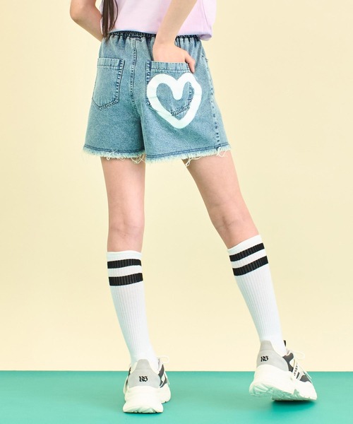 ANAP GiRL(アナップガール)の「ポケットハートフリンジイージーショートパンツ(デニムパンツ・キッズ・ライトブルー/ブラック/ホワイト・S/XS/M)」の15枚目の写真