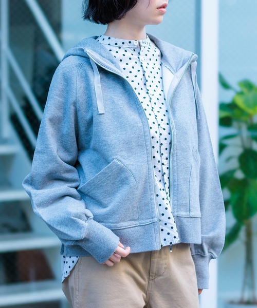 D.M.G.（ドミンゴ）の「[D.M.G / ディーエムジー] ベーシック裏毛 スウェットフーディー（パーカー・レディース・ブラウン/トップグレー・2/3）」の11枚目の写真