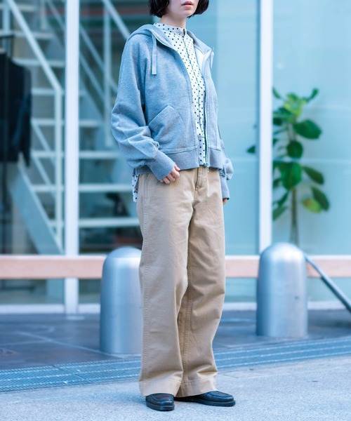 D.M.G.（ドミンゴ）の「[D.M.G / ディーエムジー] ベーシック裏毛 スウェットフーディー（パーカー・レディース・ブラウン/トップグレー・2/3）」の13枚目の写真