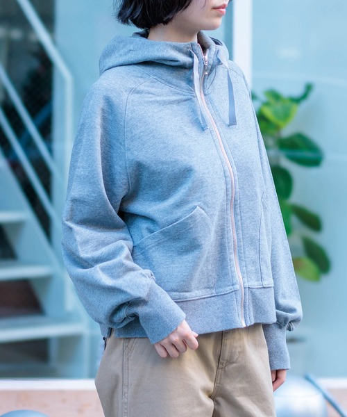 D.M.G.（ドミンゴ）の「[D.M.G / ディーエムジー] ベーシック裏毛 スウェットフーディー（パーカー・レディース・ブラウン/トップグレー・2/3）」の9枚目の写真