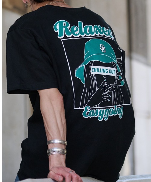 MODISH GAZE(モディシュガゼ)の「【MODISH GAZE】スモーキングガール Relaxed半袖Tシャツ(Tシャツ/カットソー・メンズ・ホワイト×グレー/ホワイト×ピンク/ブラック×パープル/ブラック×ブルー/ホワイト×ブルー/ブラック×グリーン・MEDIUM/LARGE/X-LARGE)」の6枚目の写真