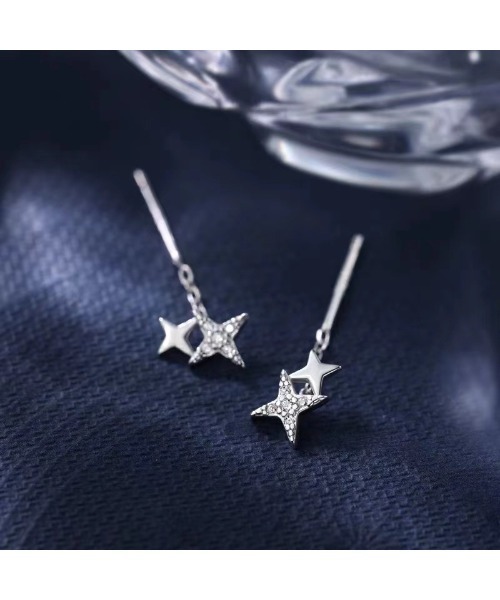 Sakka(サッカ)の「星型チェーンピアス 【金属アレルギー対応】(ピアス(両耳用)・レディース・シルバー系/シルバー・FREE)」の6枚目の写真