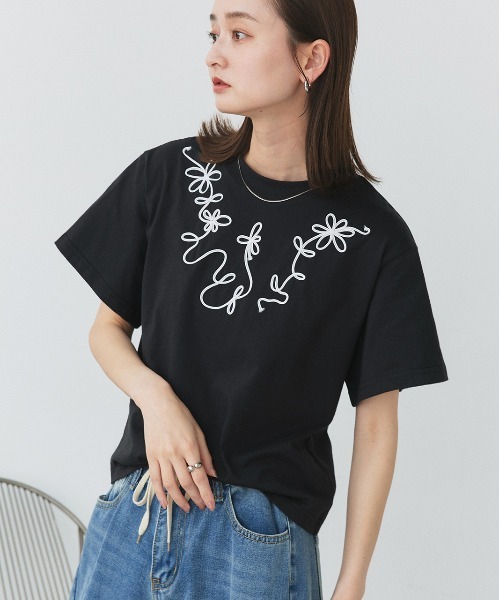 ad thie（アドティエ）の「フラワーモチーフ コード刺繍Tシャツ（Tシャツ/カットソー・レディース・オフホワイト/ブラック・FREE）」の18枚目の写真