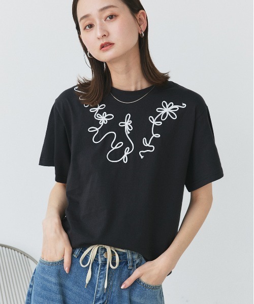 ad thie（アドティエ）の「フラワーモチーフ コード刺繍Tシャツ（Tシャツ/カットソー・レディース・オフホワイト/ブラック・FREE）」の17枚目の写真