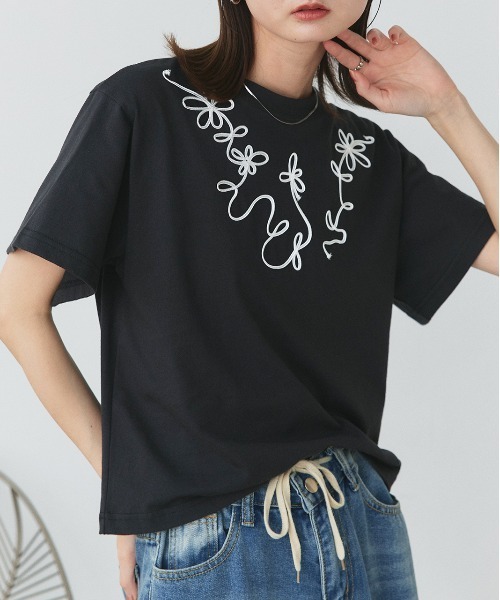 ad thie（アドティエ）の「フラワーモチーフ コード刺繍Tシャツ（Tシャツ/カットソー・レディース・オフホワイト/ブラック・FREE）」の16枚目の写真