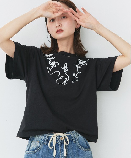 ad thie（アドティエ）の「フラワーモチーフ コード刺繍Tシャツ（Tシャツ/カットソー・レディース・オフホワイト/ブラック・FREE）」の13枚目の写真