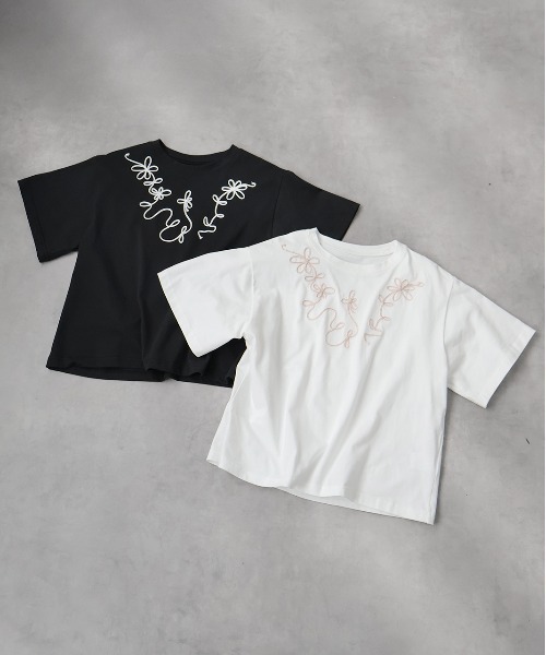 ad thie（アドティエ）の「フラワーモチーフ コード刺繍Tシャツ（Tシャツ/カットソー・レディース・オフホワイト/ブラック・FREE）」の5枚目の写真