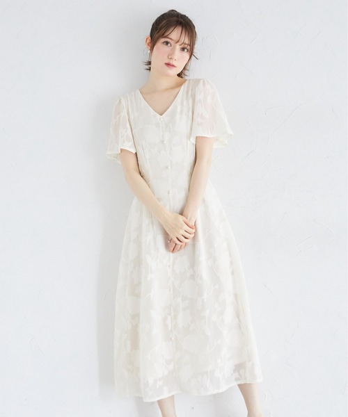 tocco closet(トッコ クローゼット)の「ウエストリボン付きパール装飾シアーフラワージャガードワンピース(ワンピース・レディース・ネイビー/アイボリー・M)」の1枚目の写真
