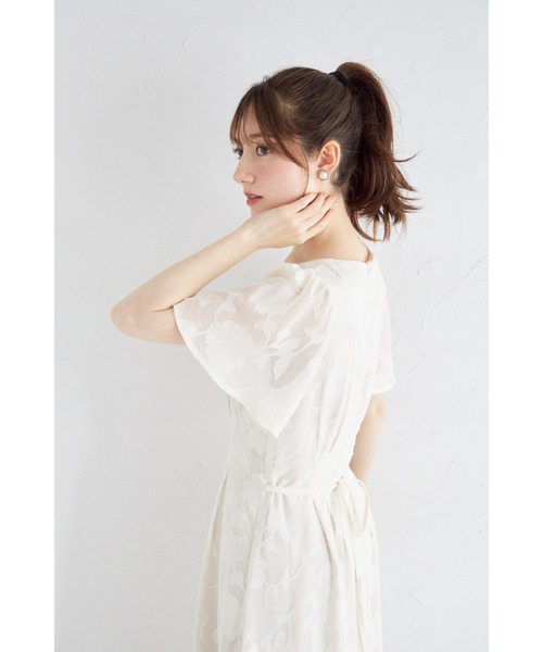 tocco closet(トッコ クローゼット)の「ウエストリボン付きパール装飾シアーフラワージャガードワンピース(ワンピース・レディース・ネイビー/アイボリー・M)」の9枚目の写真