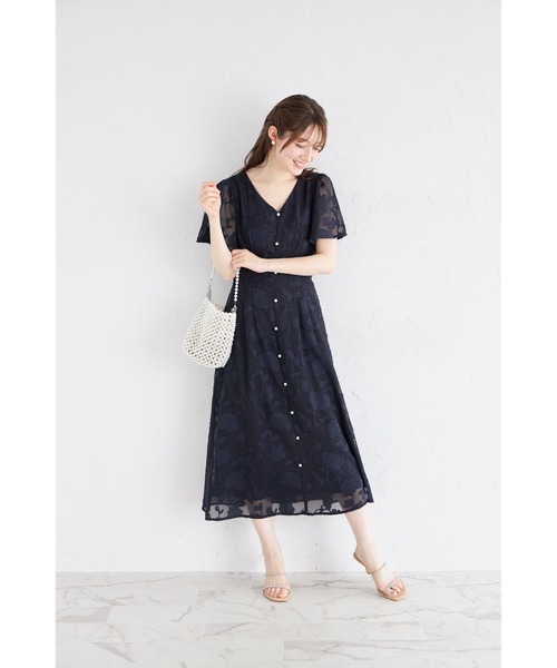 tocco closet(トッコ クローゼット)の「ウエストリボン付きパール装飾シアーフラワージャガードワンピース(ワンピース・レディース・ネイビー/アイボリー・M)」の12枚目の写真