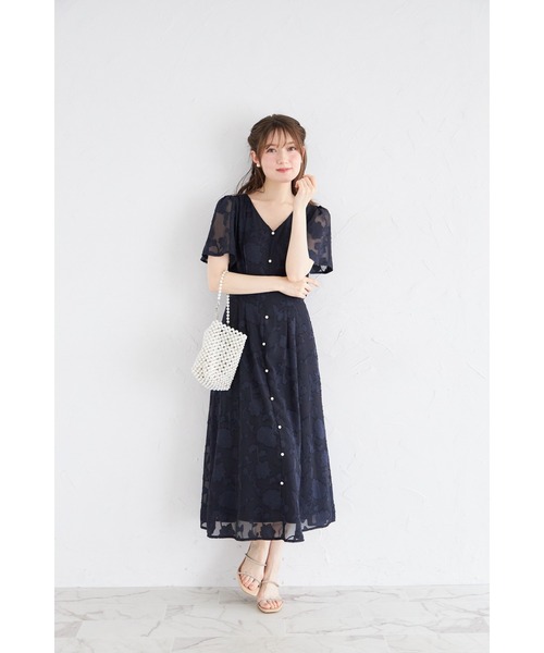 tocco closet(トッコ クローゼット)の「ウエストリボン付きパール装飾シアーフラワージャガードワンピース(ワンピース・レディース・ネイビー/アイボリー・M)」の13枚目の写真
