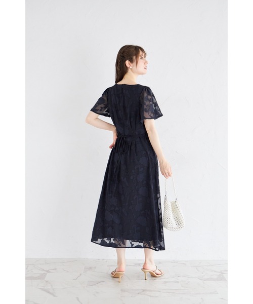 tocco closet(トッコ クローゼット)の「ウエストリボン付きパール装飾シアーフラワージャガードワンピース(ワンピース・レディース・ネイビー/アイボリー・M)」の14枚目の写真