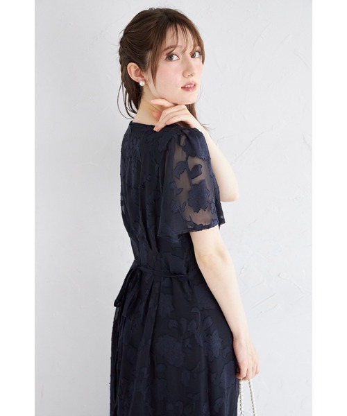 tocco closet(トッコ クローゼット)の「ウエストリボン付きパール装飾シアーフラワージャガードワンピース(ワンピース・レディース・ネイビー/アイボリー・M)」の17枚目の写真