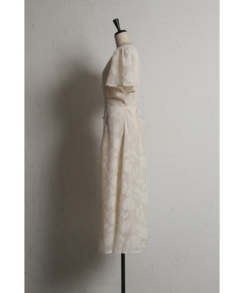 tocco closet(トッコ クローゼット)の「ウエストリボン付きパール装飾シアーフラワージャガードワンピース(ワンピース・レディース・ネイビー/アイボリー・M)」の21枚目の写真