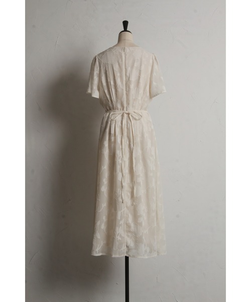 tocco closet(トッコ クローゼット)の「ウエストリボン付きパール装飾シアーフラワージャガードワンピース(ワンピース・レディース・ネイビー/アイボリー・M)」の22枚目の写真
