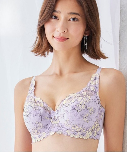 脇背中高いフルカップブラジャー（リッチフラワー柄）（トリンプ）（n