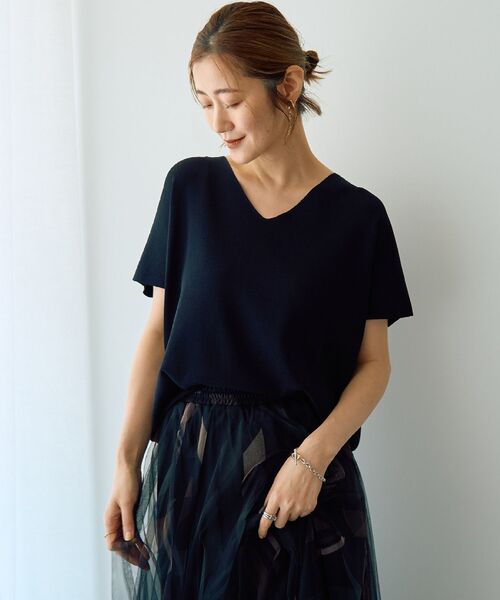 YECCA VECCA（イェッカヴェッカ）の「Vネックドルマンニット（ニット/セーター・レディース・ブラック/キャメル/パープル・FREE）」の2枚目の写真