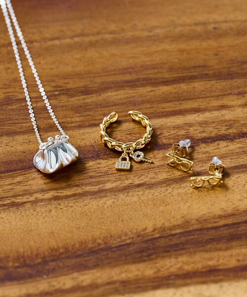 BEARDSLEY（ビアズリー）の「バッグとキーモチーフのオープンリング（リング・レディース・ゴールド・FREE）」の6枚目の写真