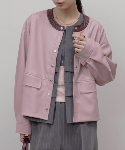 Eimee Law(エイミーロウ)の「バックフリル 合成皮革ジャケット(ノーカラージャケット・レディース・ブラック/ブラウン/ピンク・FREE)」の11枚目の写真