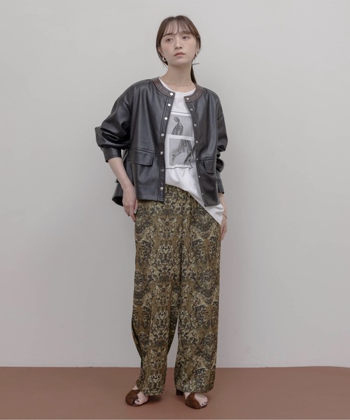 Eimee Law(エイミーロウ)の「バックフリル 合成皮革ジャケット(ノーカラージャケット・レディース・ブラック/ブラウン/ピンク・FREE)」の21枚目の写真