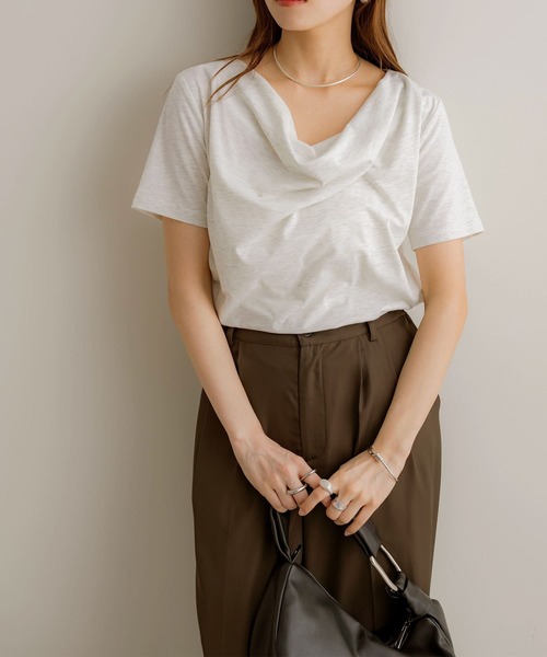 NOAHL(ノアル)の「【NOAHL】ドレープデザインTシャツ(Tシャツ/カットソー・レディース・オートミール/ブラック/アイボリー・FREE)」の15枚目の写真