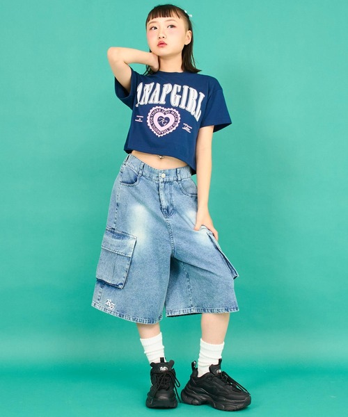 ANAP GｉRL（アナップガール）の「カレッジ プリント クロップド Tシャツ（Tシャツ/カットソー・キッズ・ブラック/ネイビー/ホワイト・XS/S/M）」の17枚目の写真