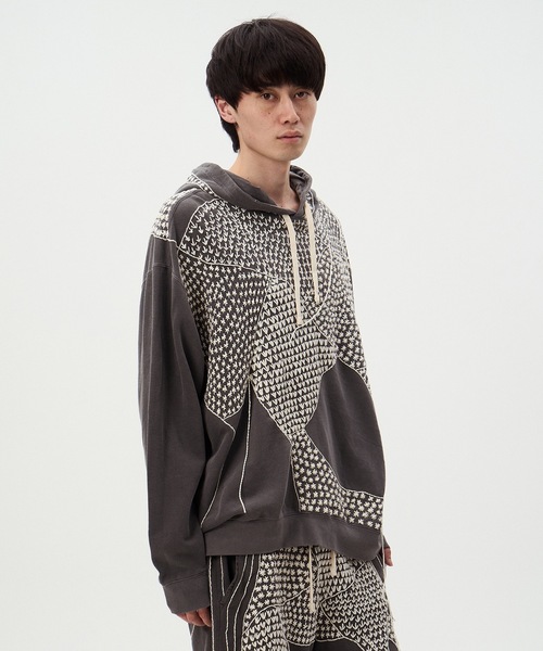 DISCOVERED（ディスカバード）の「SASHIKO DAMAGE PULLOVER HOODIE（パーカー・メンズ・ブラック・1/3）」の8枚目の写真