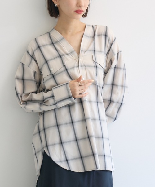 KATHARINE ROSS(キャサリンロス)の「【KATHARINE ROSS】オンブレーチェックカラーレスシャツ(シャツ/ブラウス・レディース・アイボリー/ネイビー・MEDIUM)」の2枚目の写真