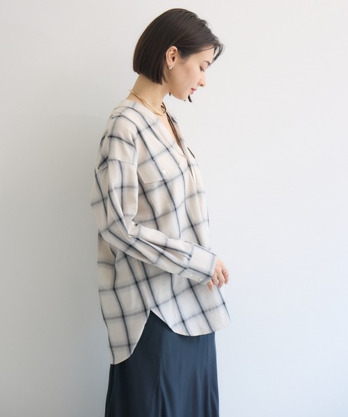 KATHARINE ROSS(キャサリンロス)の「【KATHARINE ROSS】オンブレーチェックカラーレスシャツ(シャツ/ブラウス・レディース・アイボリー/ネイビー・MEDIUM)」の11枚目の写真